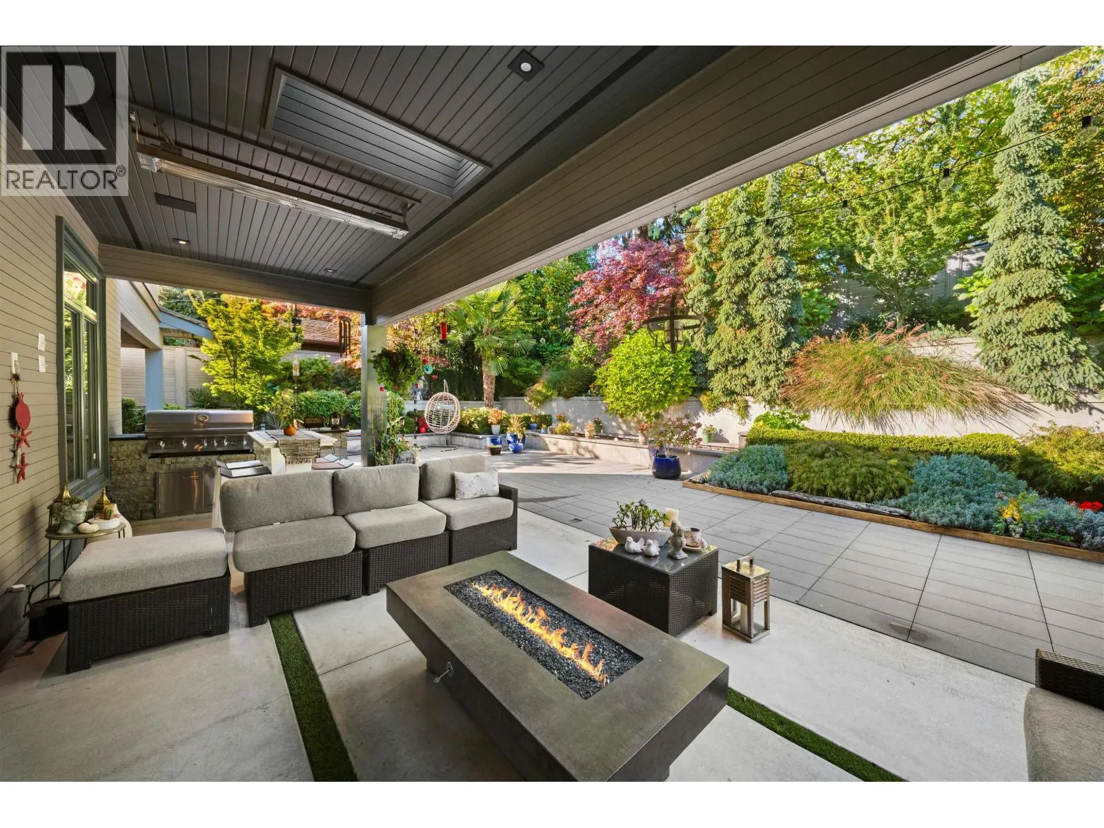 966 BEAUMONT DRIVE