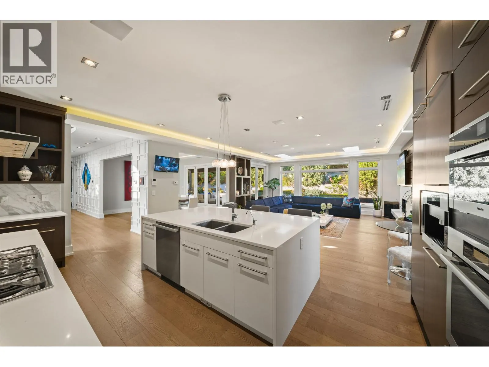 966 BEAUMONT DRIVE