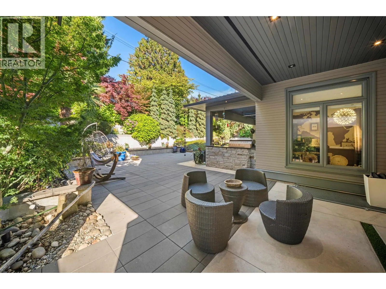 966 BEAUMONT DRIVE