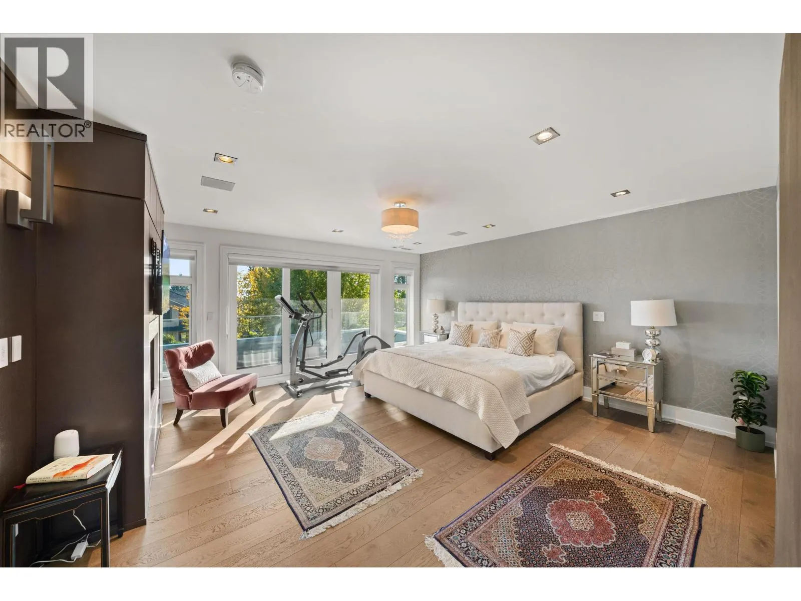 966 BEAUMONT DRIVE