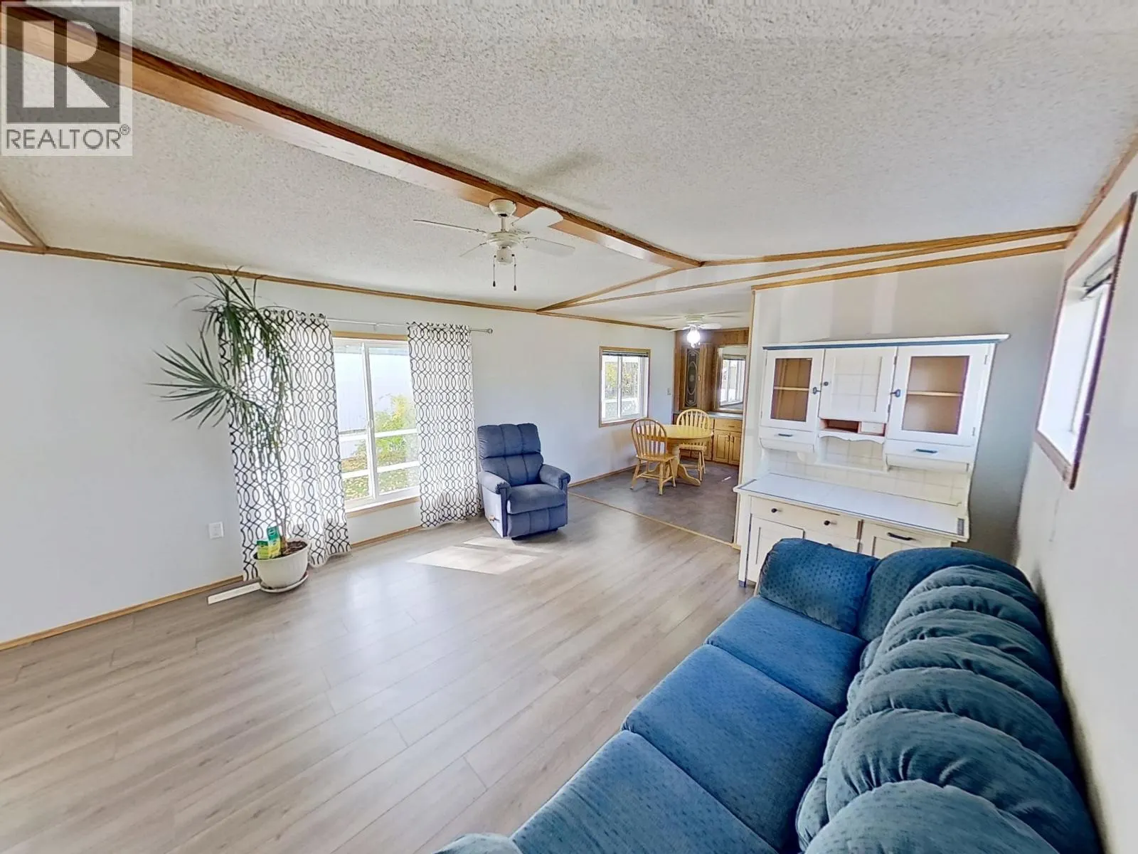 6 654 NORTH FRASER DRIVE