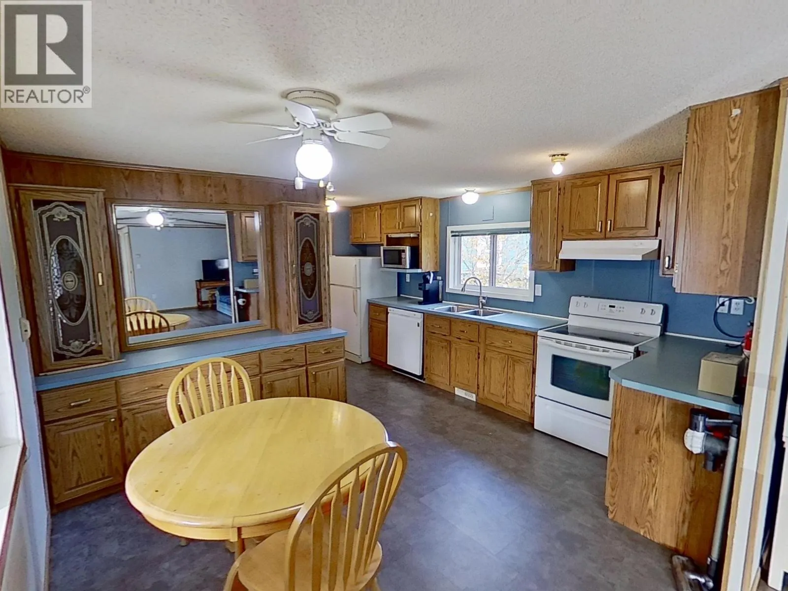 6 654 NORTH FRASER DRIVE