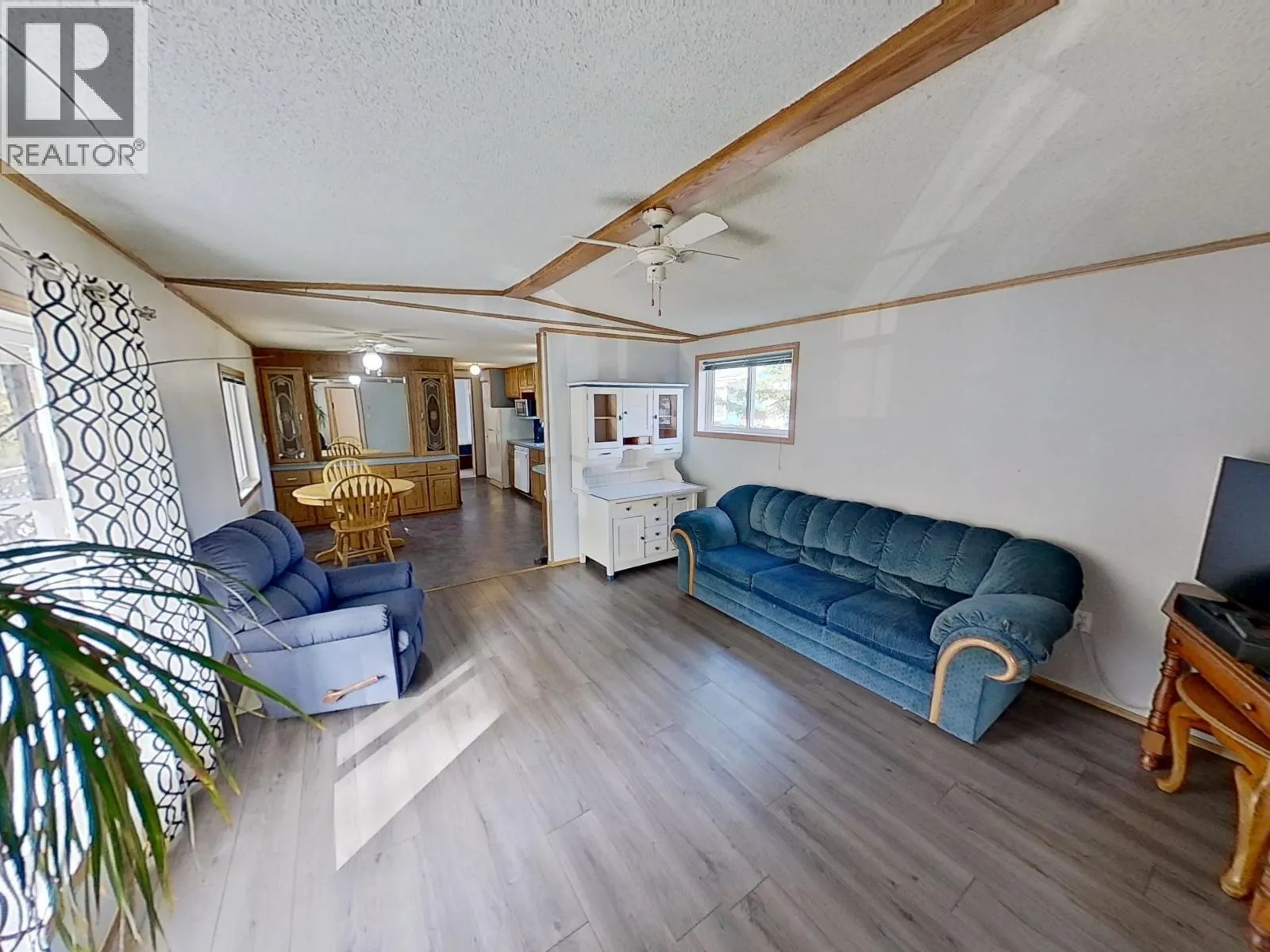 6 654 NORTH FRASER DRIVE