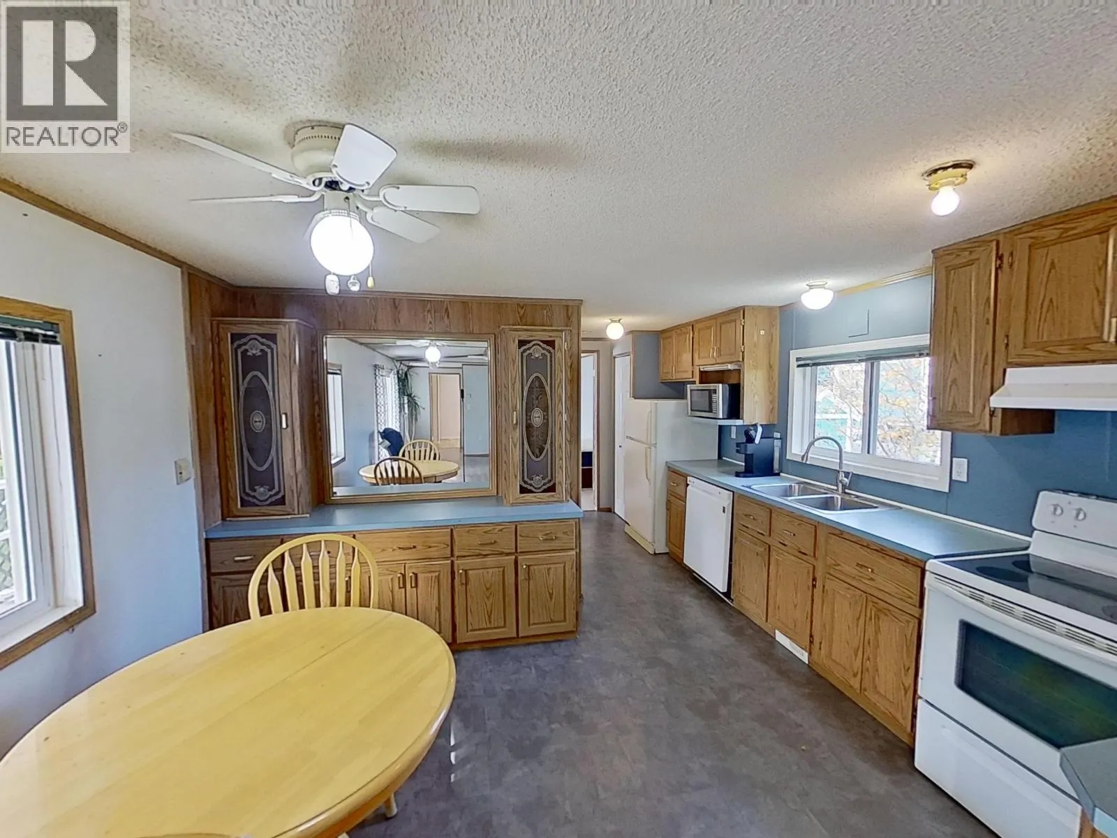 6 654 NORTH FRASER DRIVE