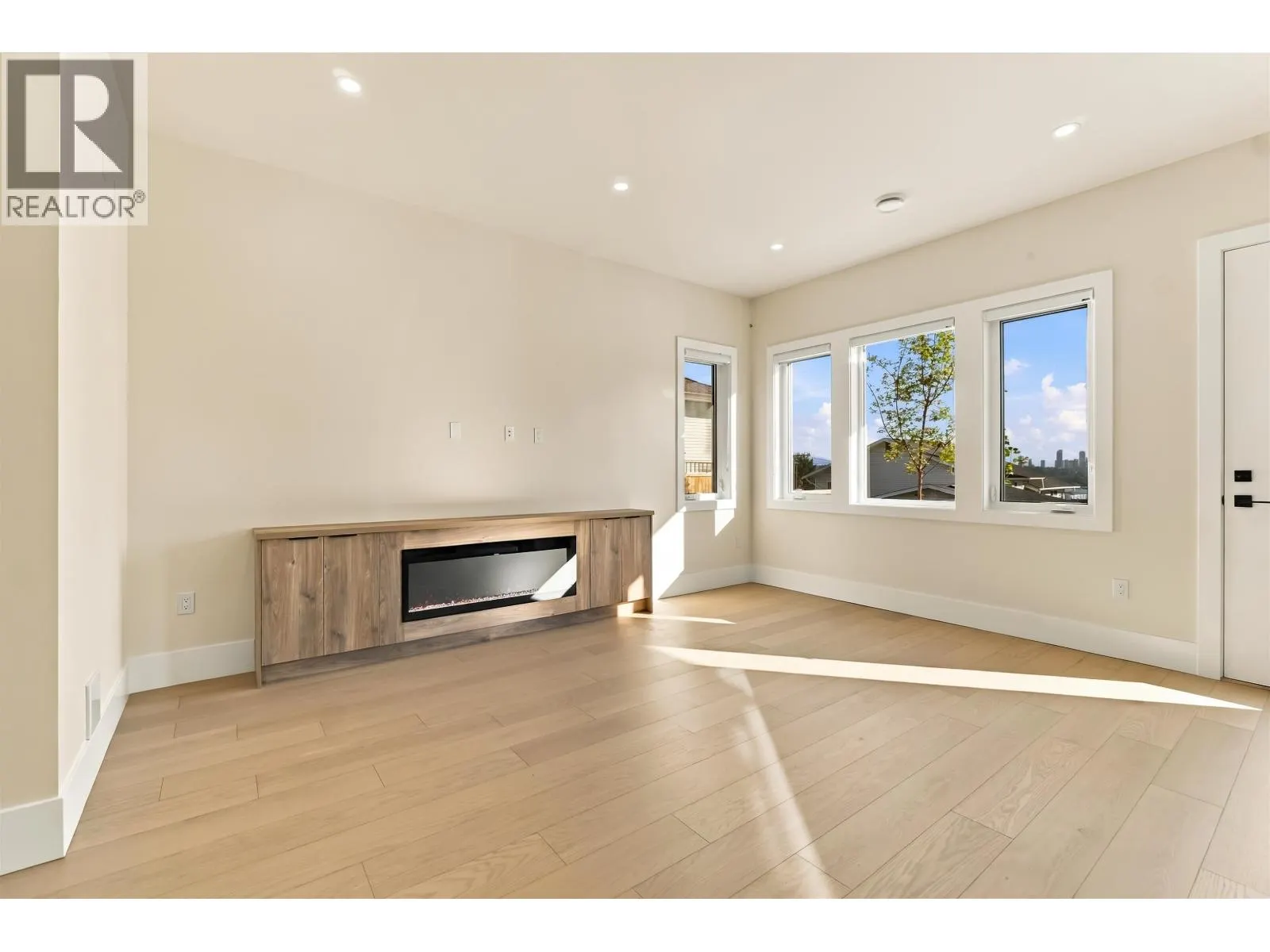 104 1026 STEWART AVENUE