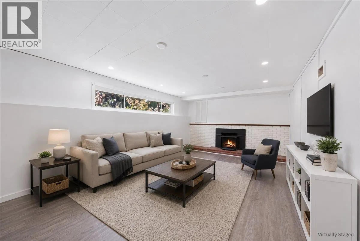 1388 CAMBRIDGE DRIVE