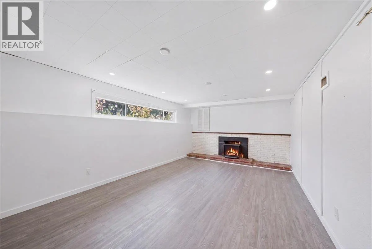 1388 CAMBRIDGE DRIVE