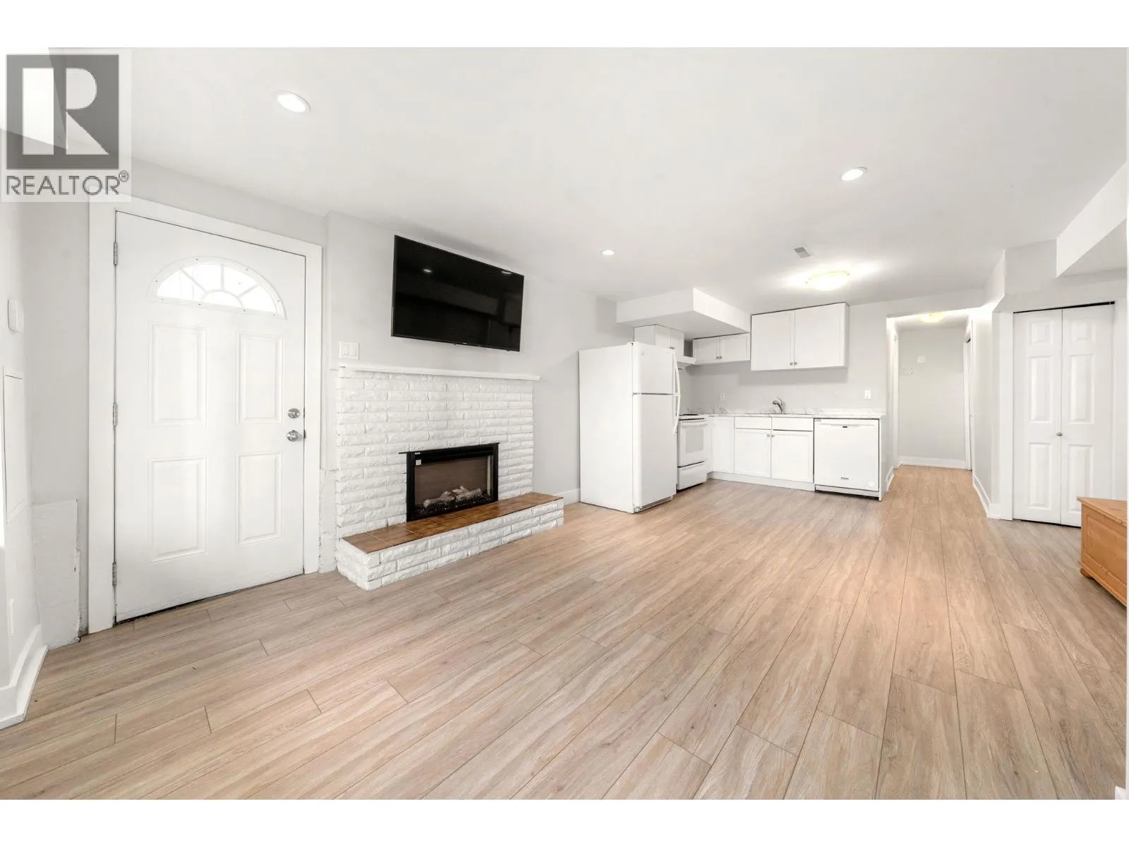 1147 DEEP COVE ROAD