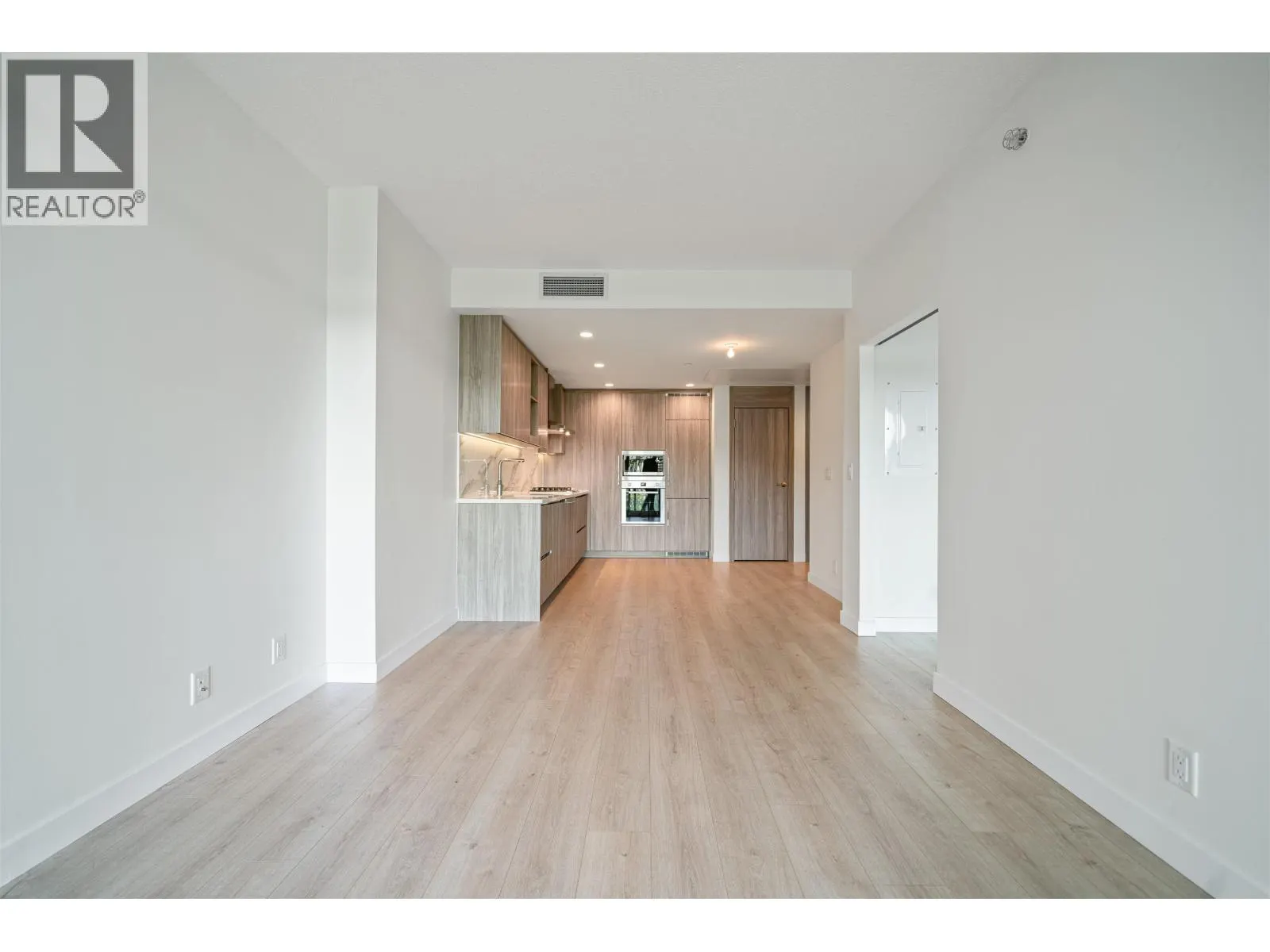505 4890 LOUGHEED HIGHWAY