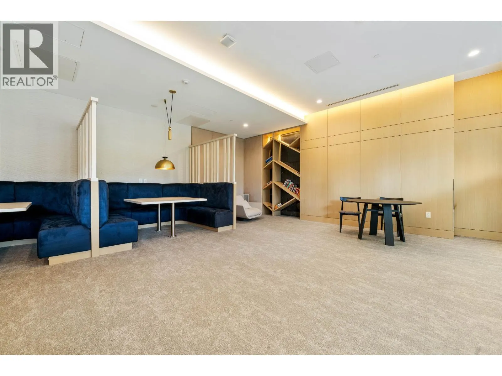 505 4890 LOUGHEED HIGHWAY