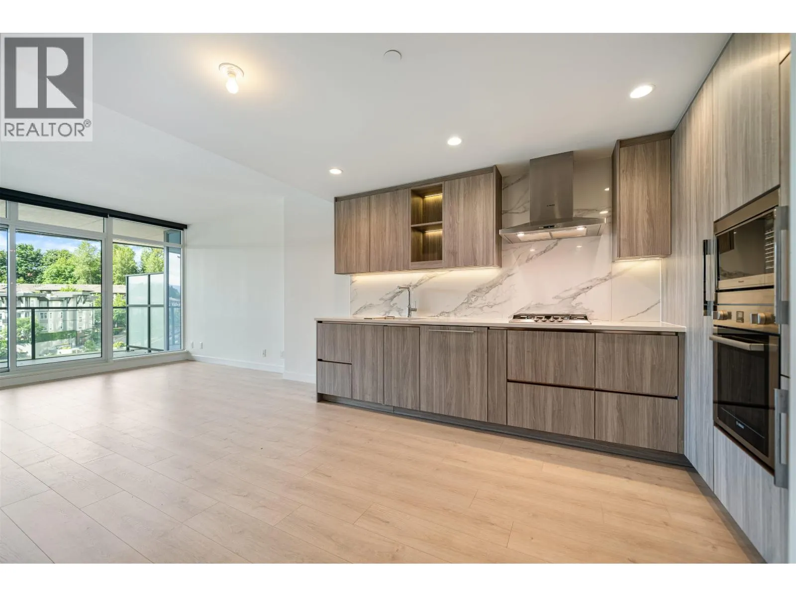 505 4890 LOUGHEED HIGHWAY