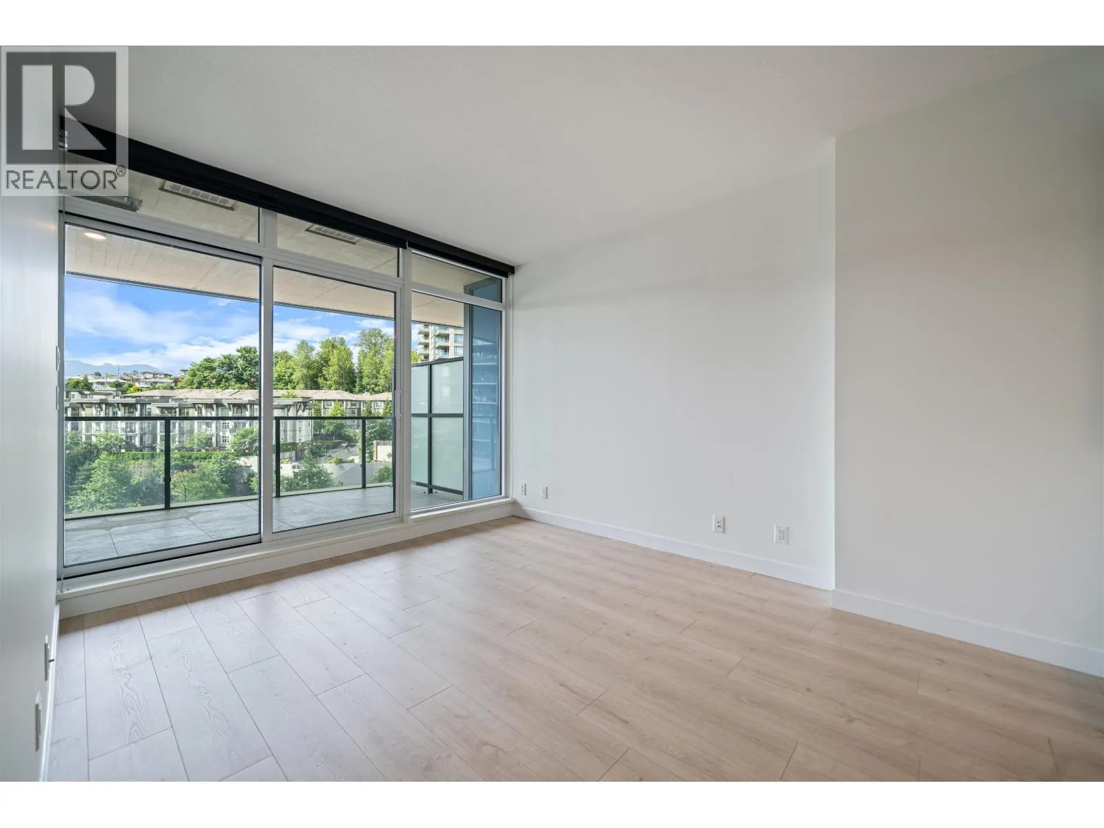 505 4890 LOUGHEED HIGHWAY