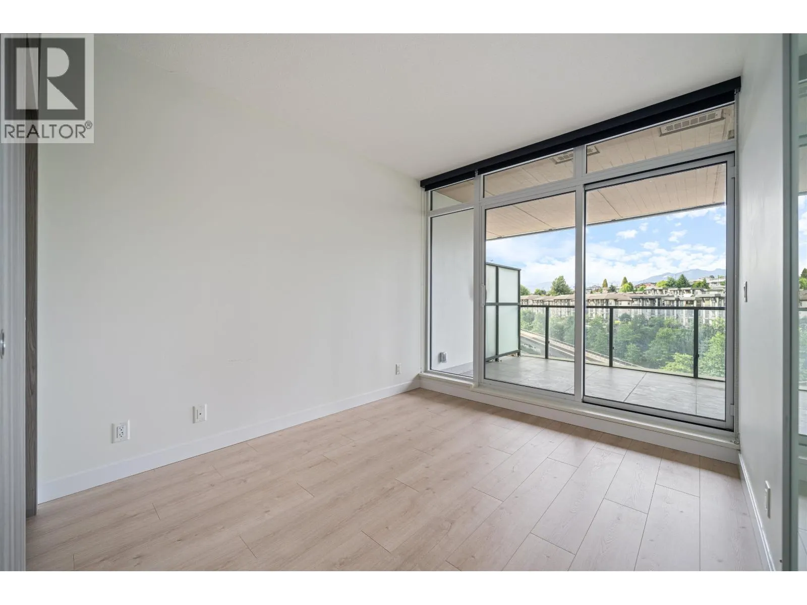 505 4890 LOUGHEED HIGHWAY