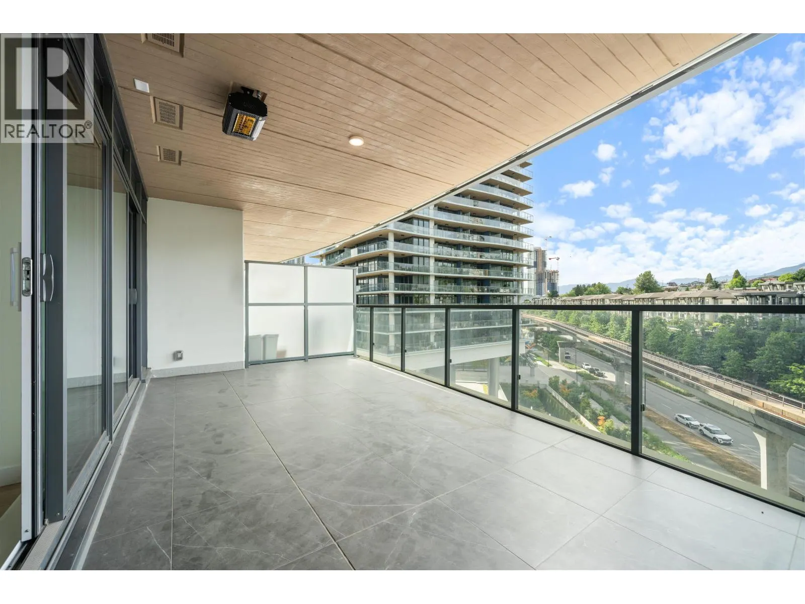 505 4890 LOUGHEED HIGHWAY
