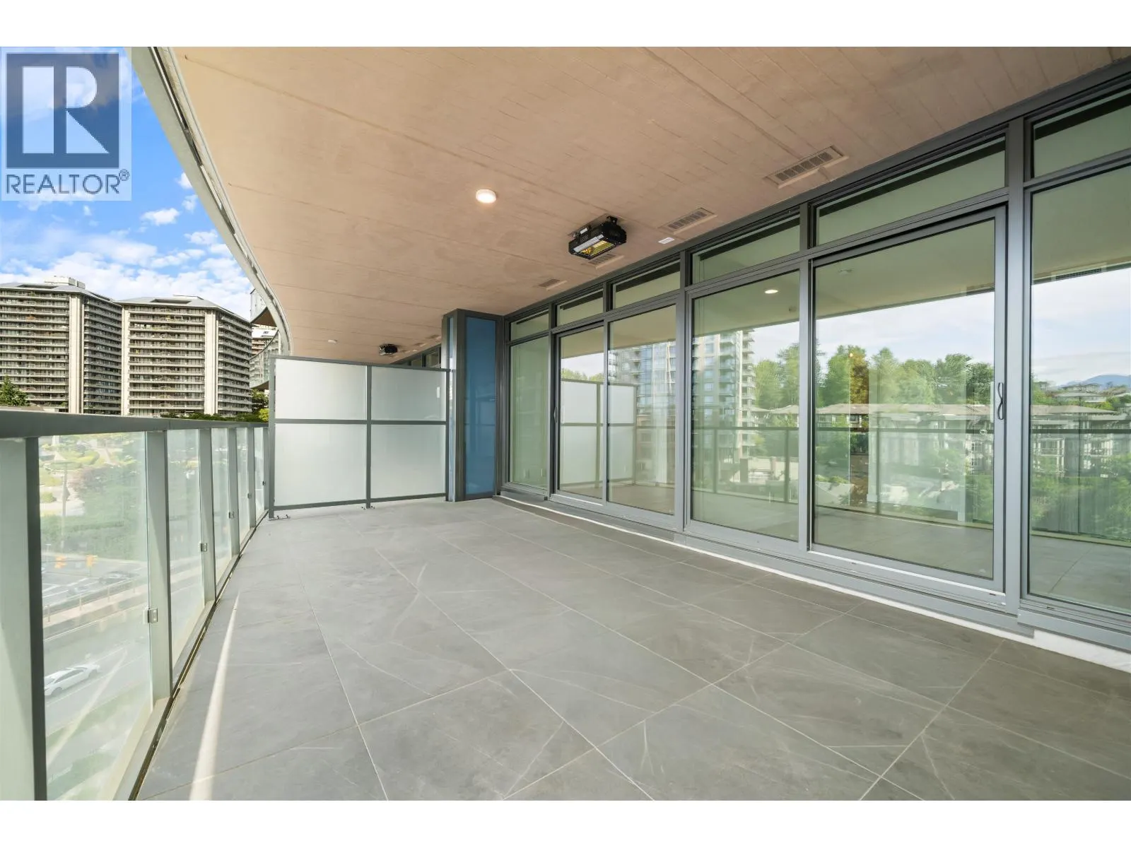 505 4890 LOUGHEED HIGHWAY