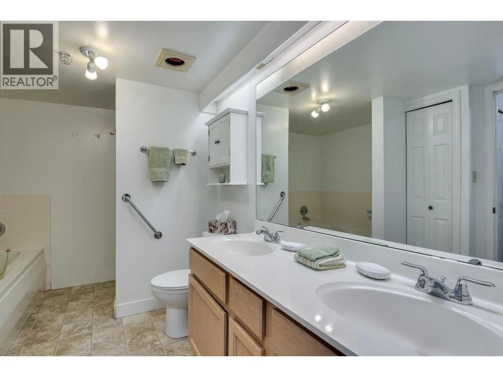 303 2963 BURLINGTON DRIVE