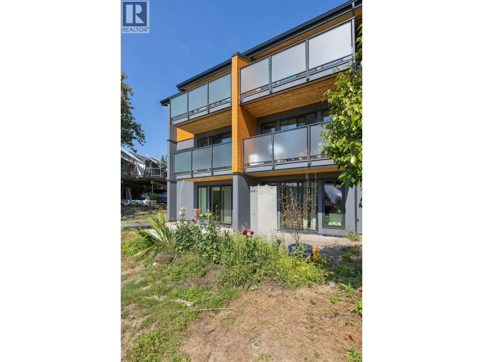 1084 LILLOOET ROAD