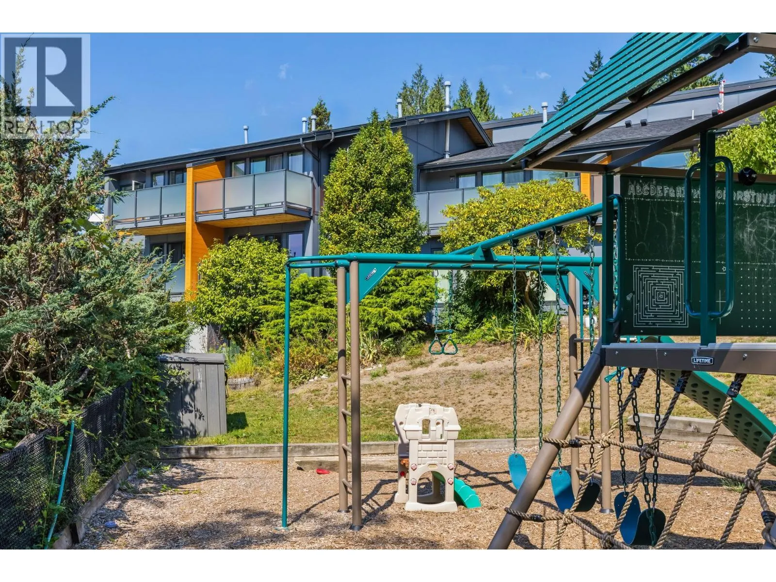1084 LILLOOET ROAD