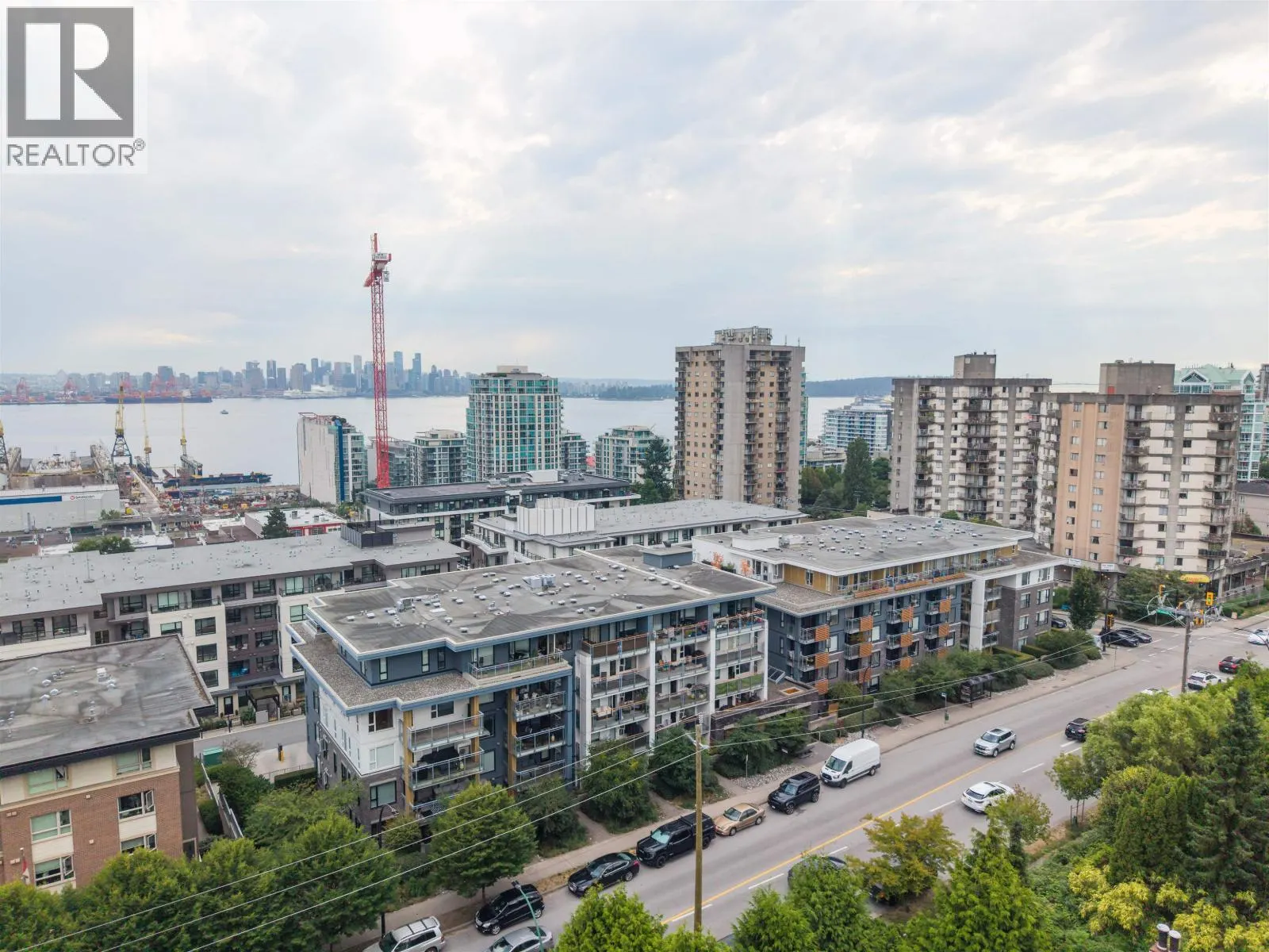414 221 E 3RD STREET