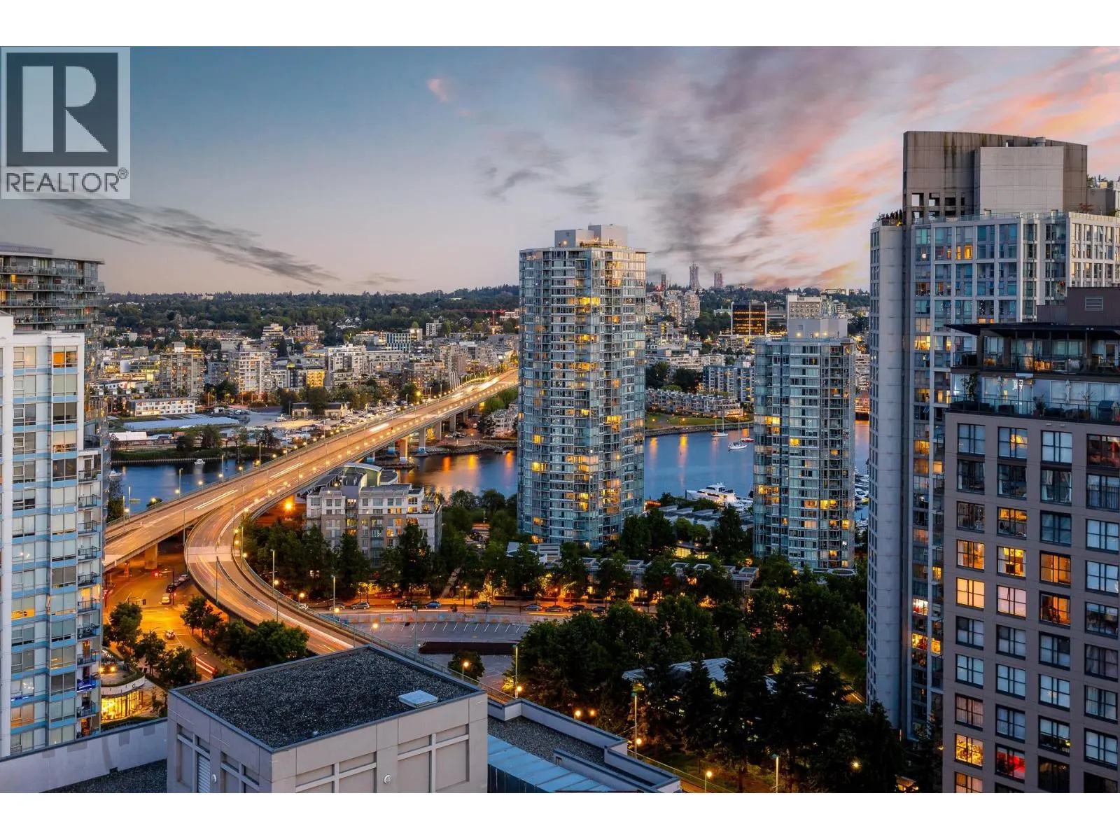 PH1 930 CAMBIE STREET