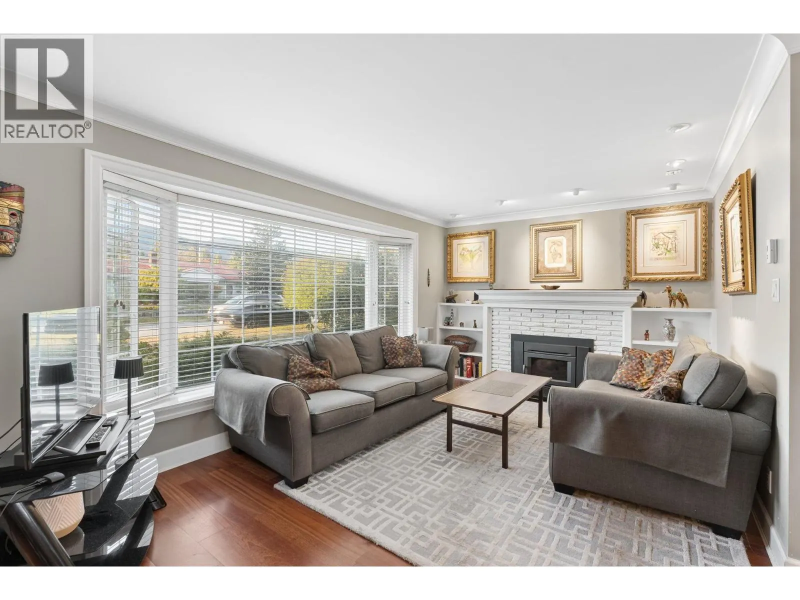 1283 PINEWOOD CRESCENT