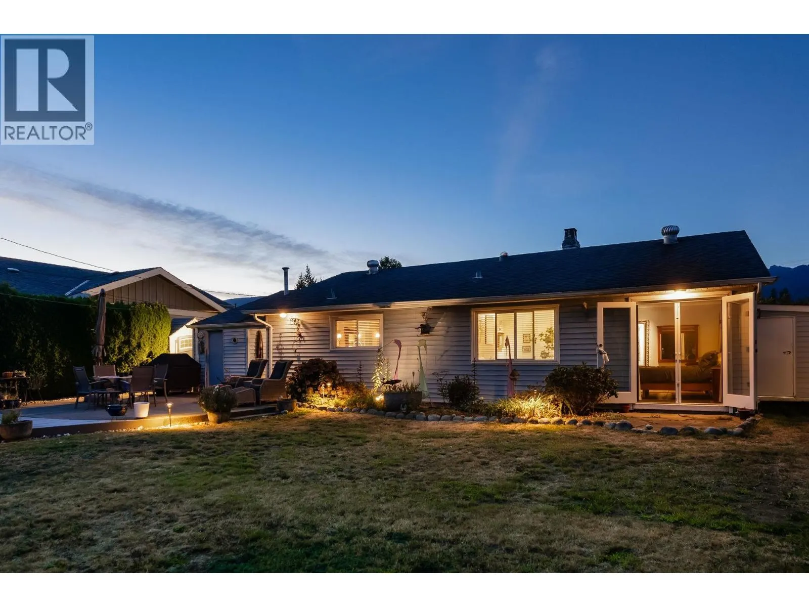 1283 PINEWOOD CRESCENT