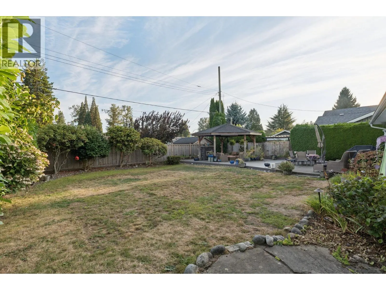 1283 PINEWOOD CRESCENT