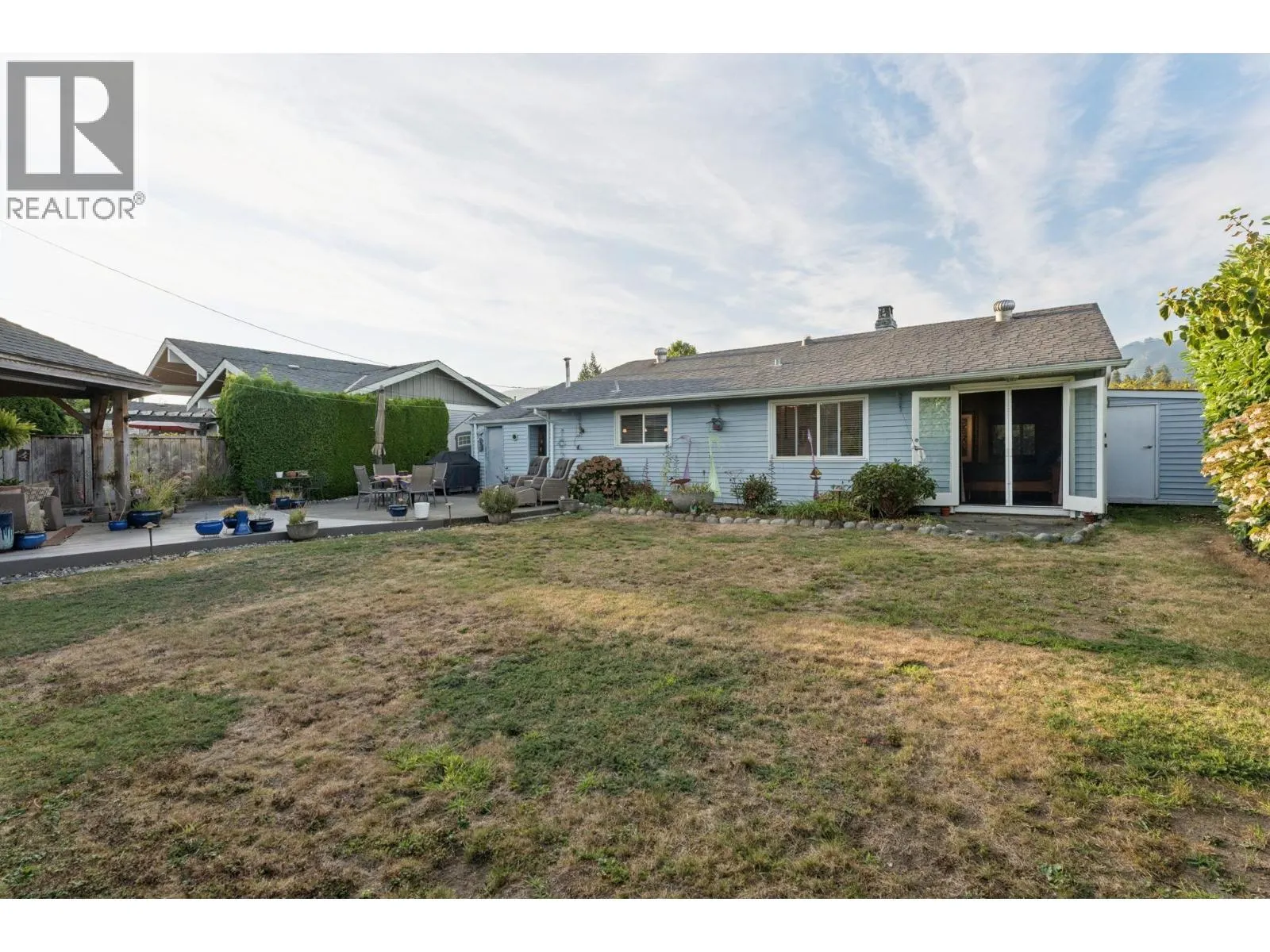 1283 PINEWOOD CRESCENT