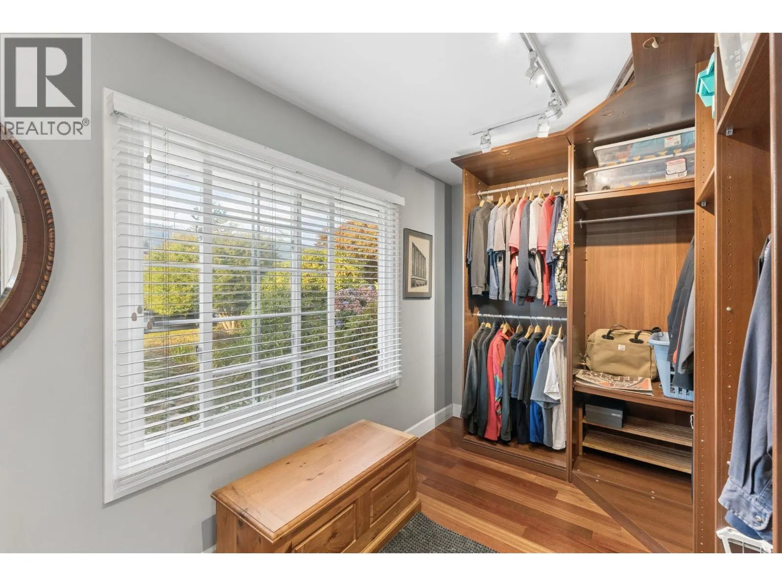 1283 PINEWOOD CRESCENT