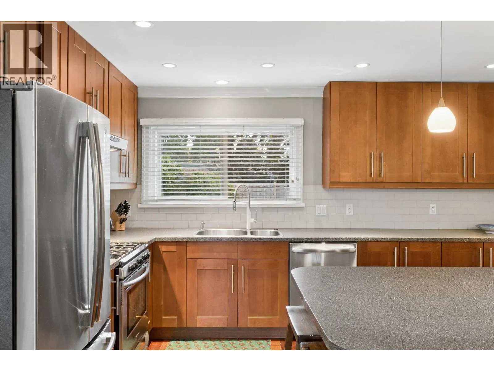 1283 PINEWOOD CRESCENT