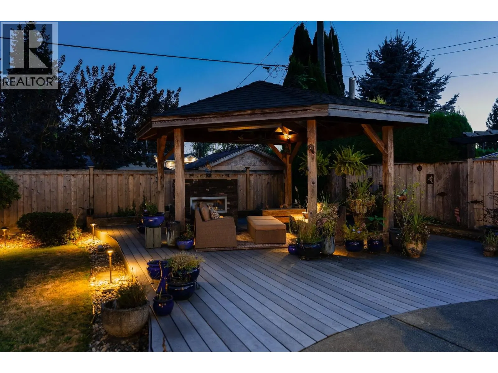 1283 PINEWOOD CRESCENT