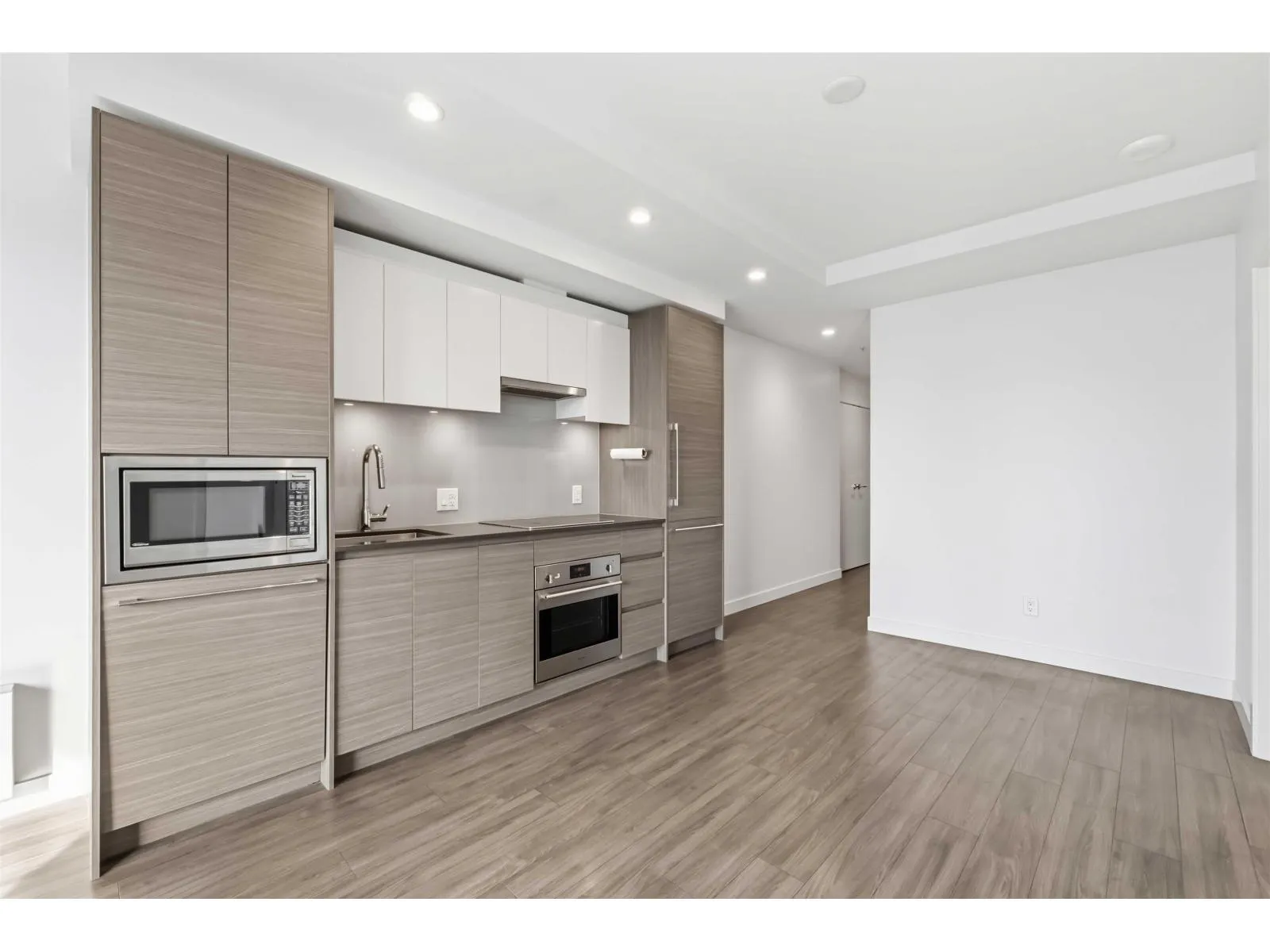701 13615 FRASER HIGHWAY