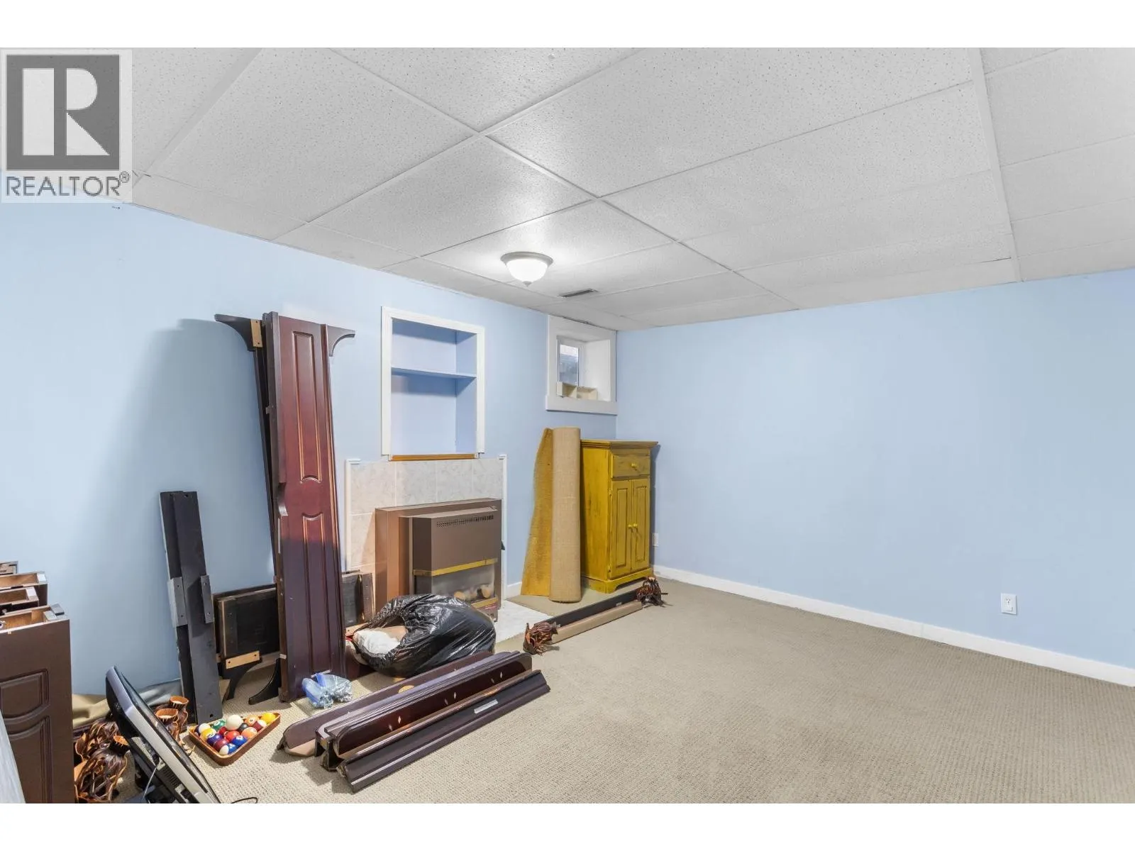 1147 EARLS COURT