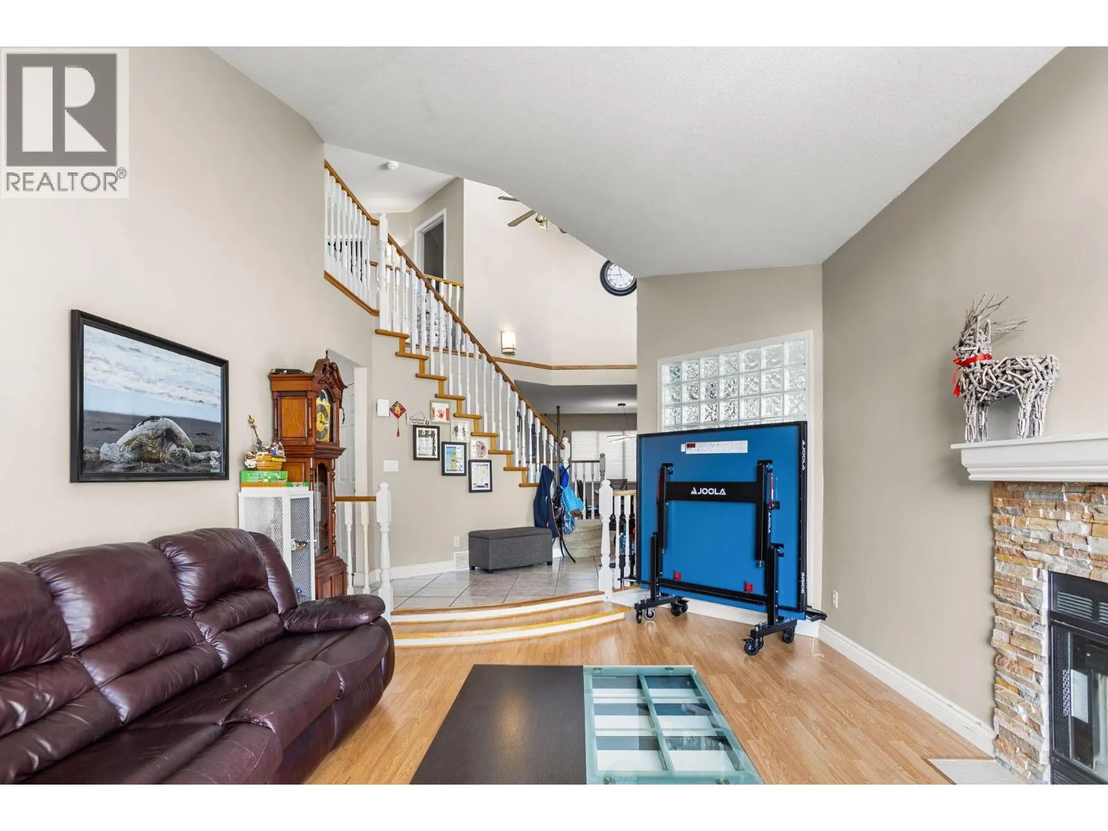 1147 EARLS COURT