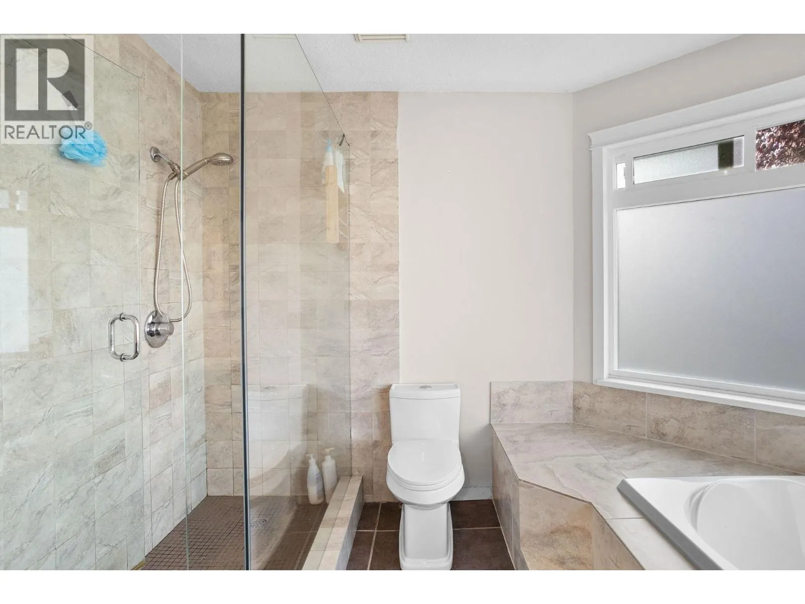 1147 EARLS COURT