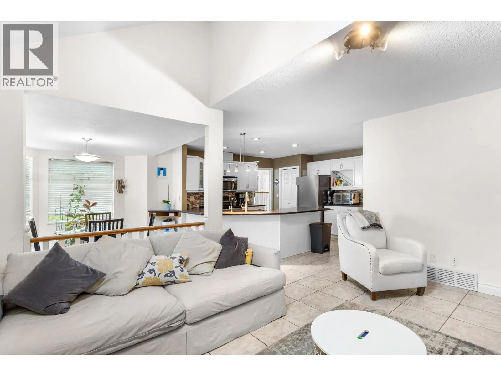 1147 EARLS COURT