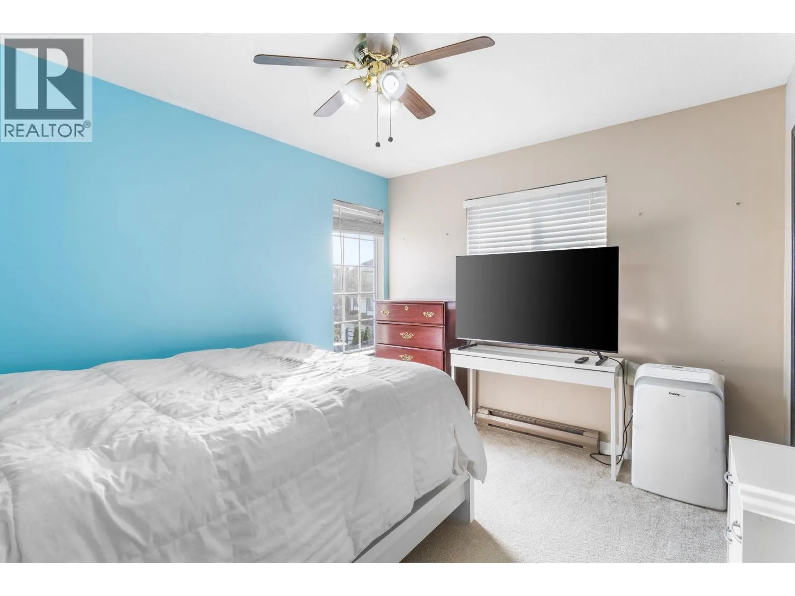 1147 EARLS COURT