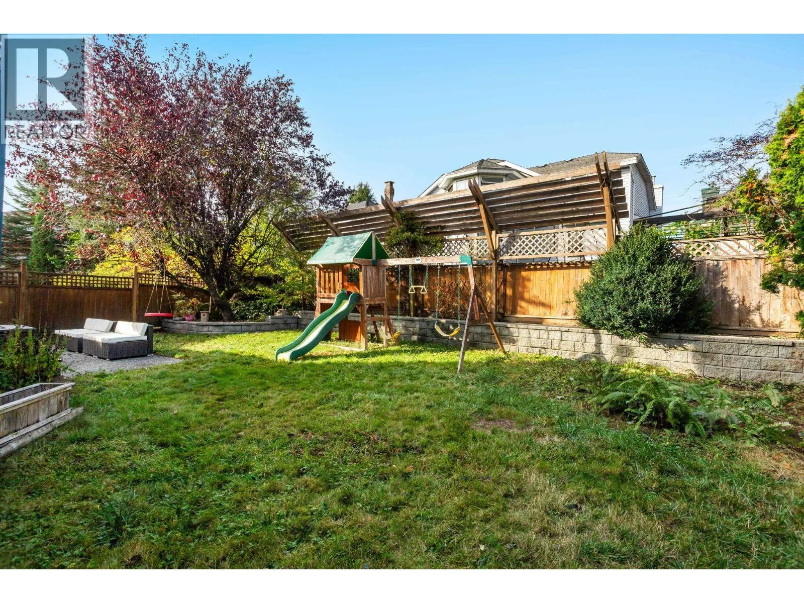 1147 EARLS COURT