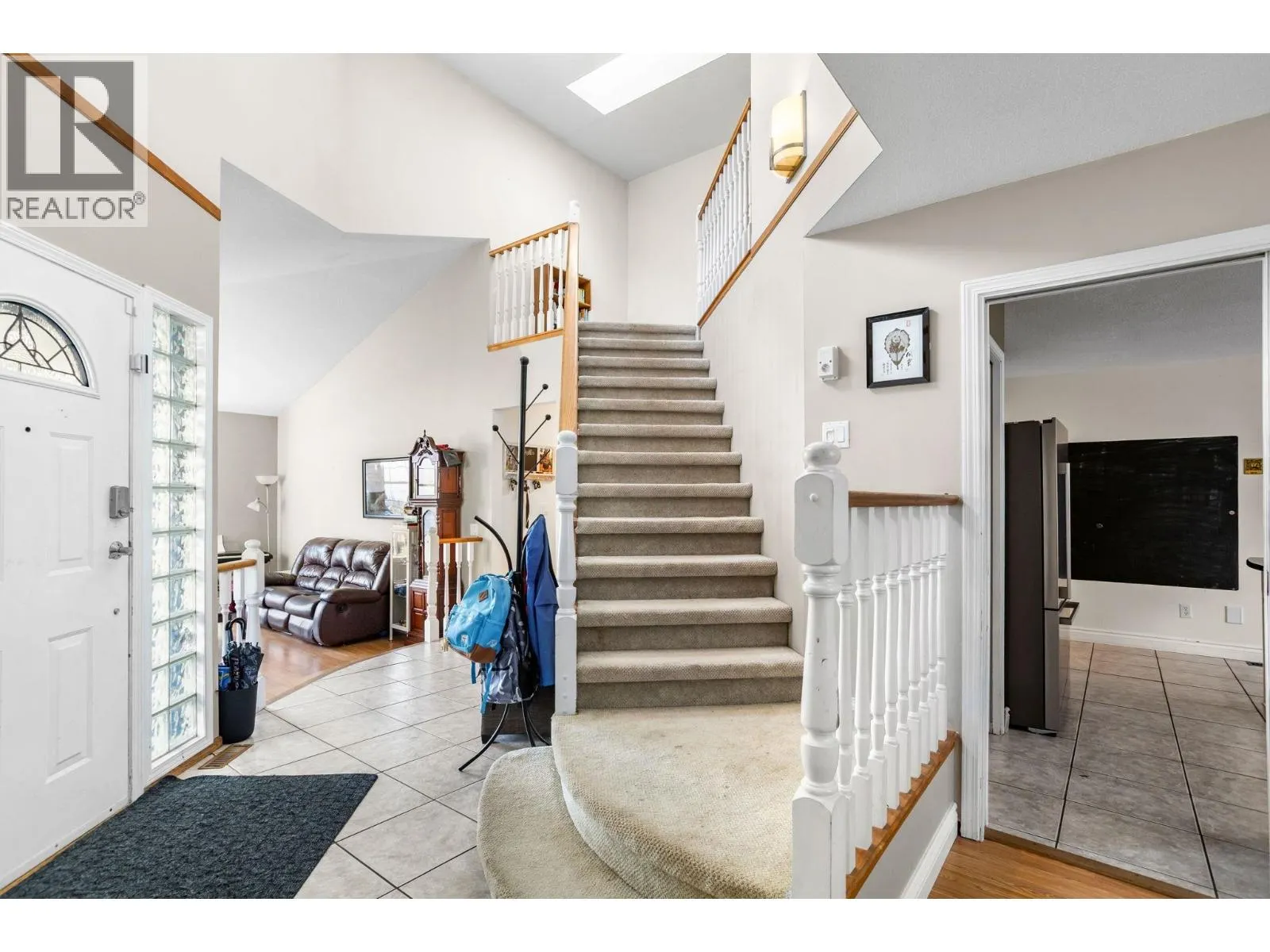 1147 EARLS COURT