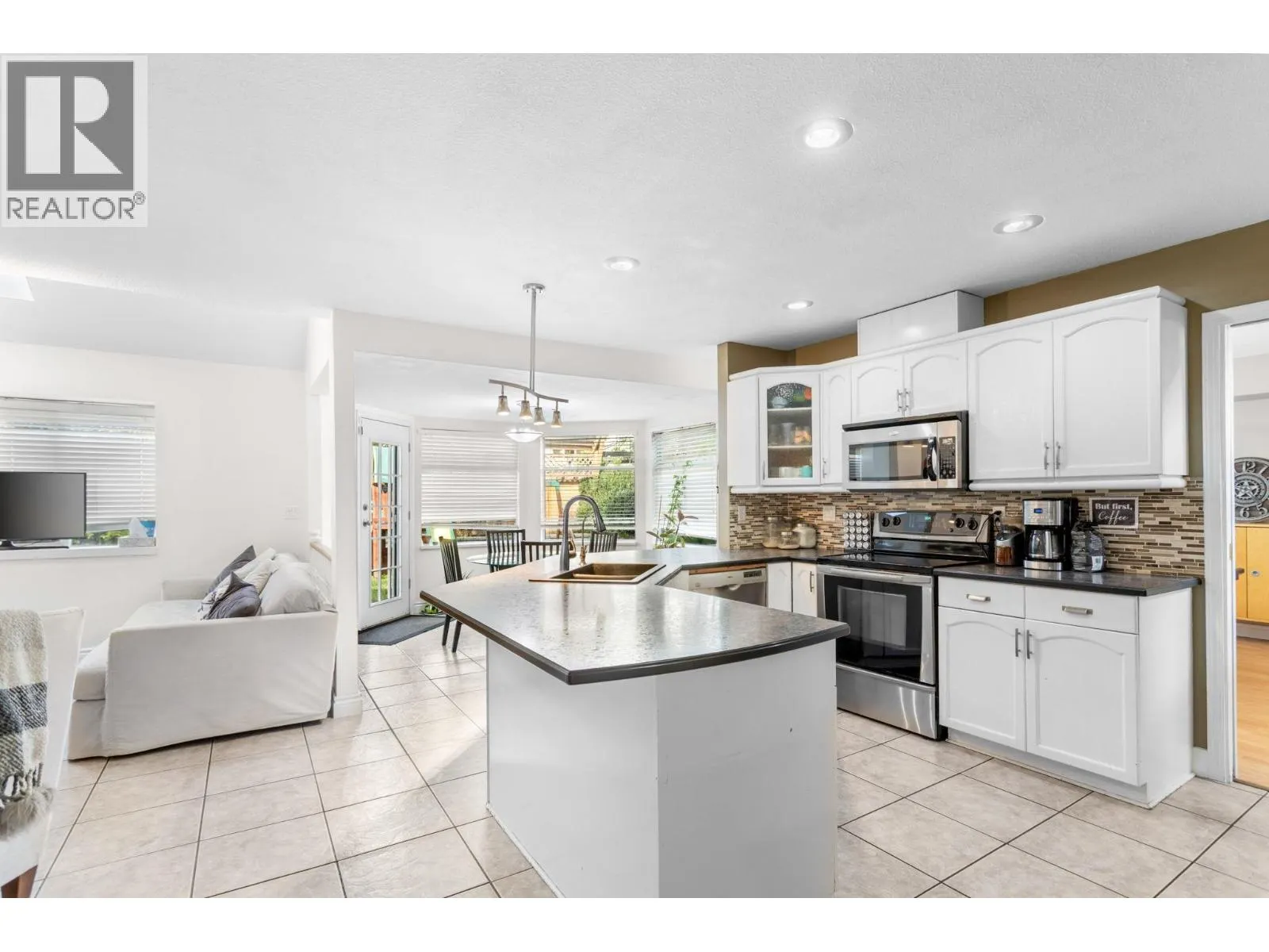 1147 EARLS COURT