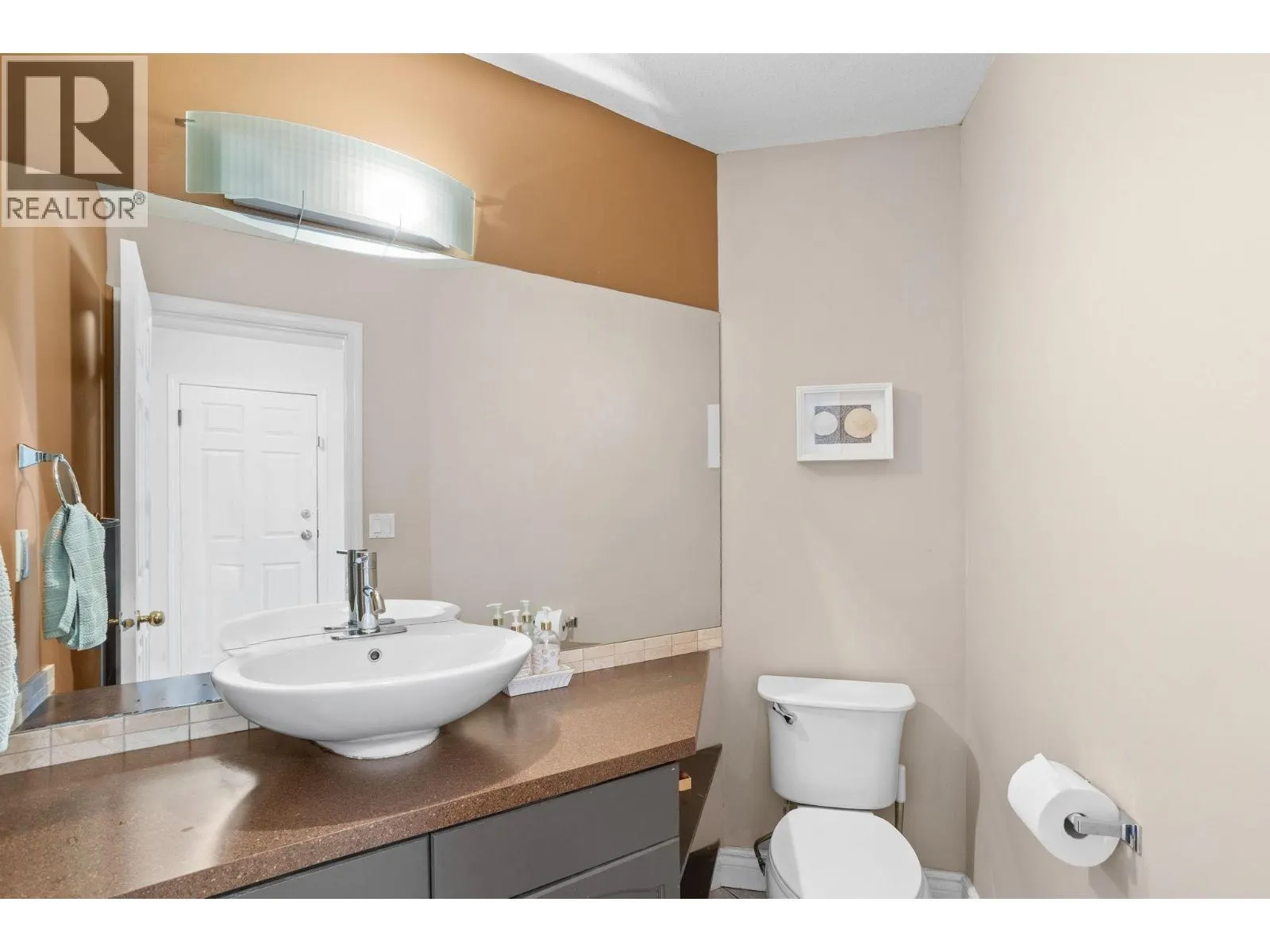 1147 EARLS COURT