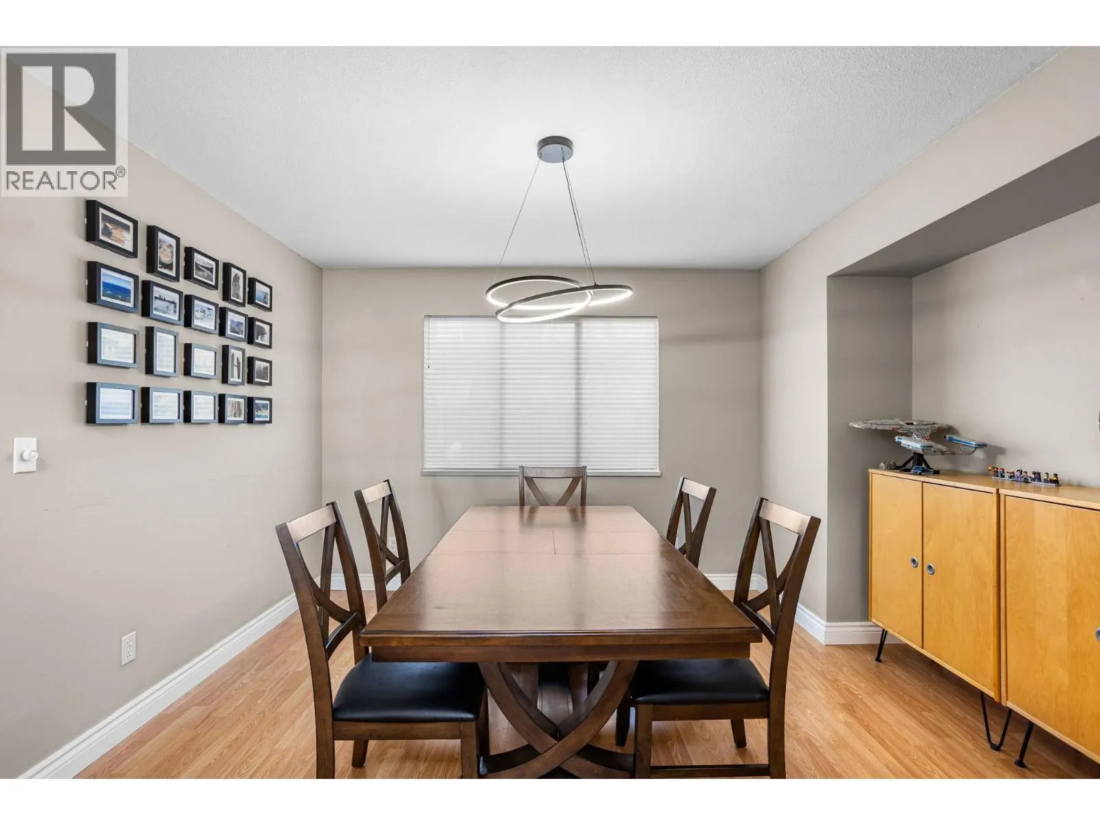 1147 EARLS COURT