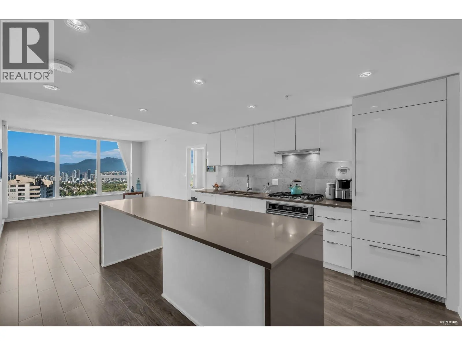 2608 5883 BARKER AVENUE