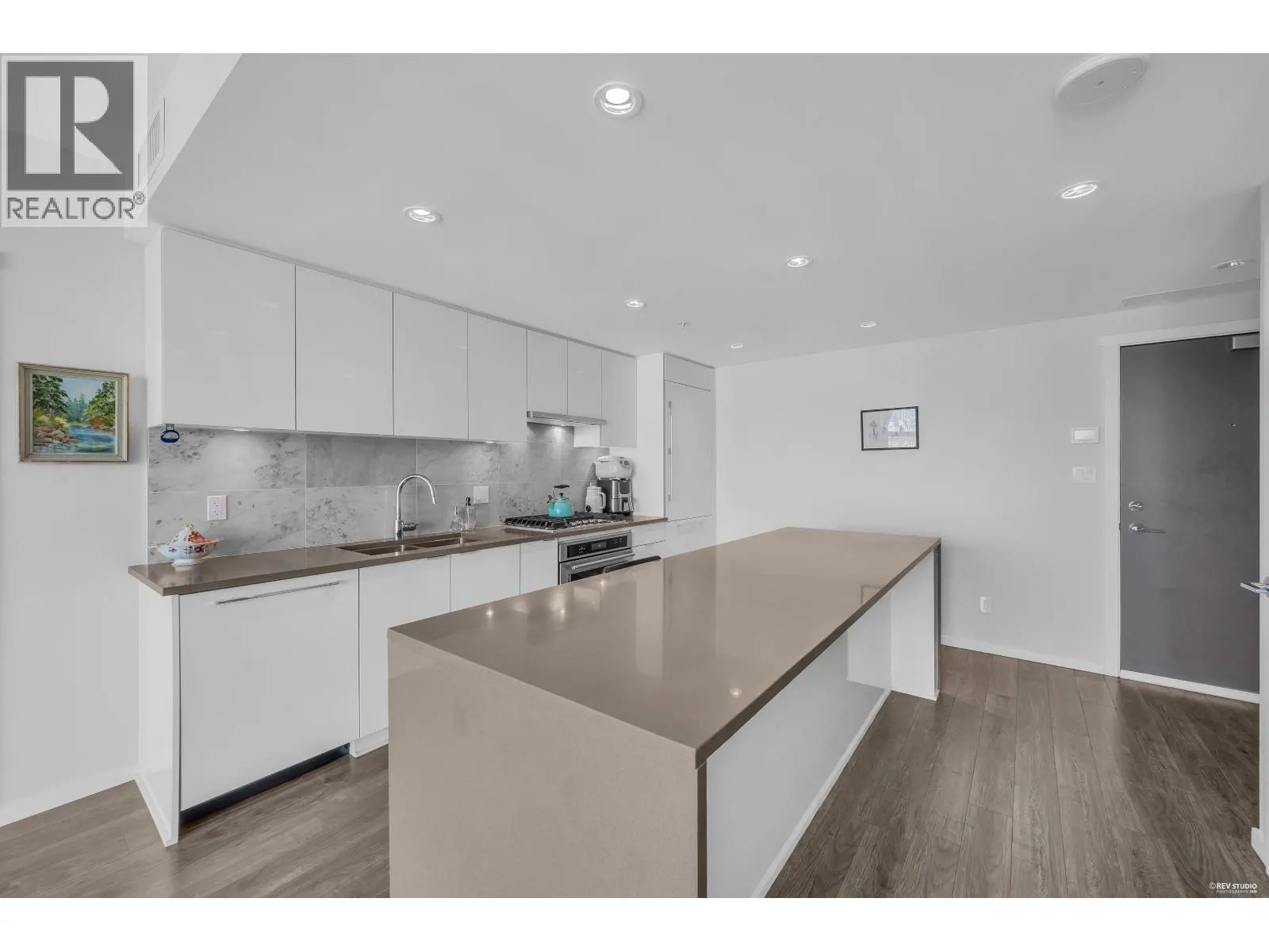 2608 5883 BARKER AVENUE