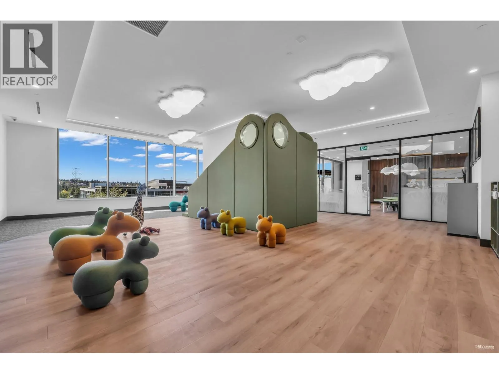 2506 4168 LOUGHEED HIGHWAY