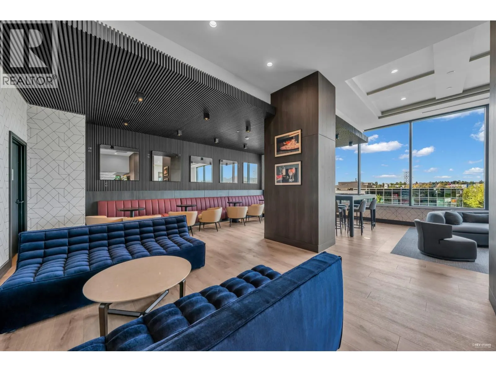 2506 4168 LOUGHEED HIGHWAY