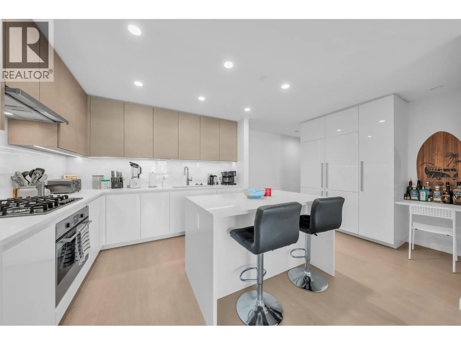 2506 4168 LOUGHEED HIGHWAY