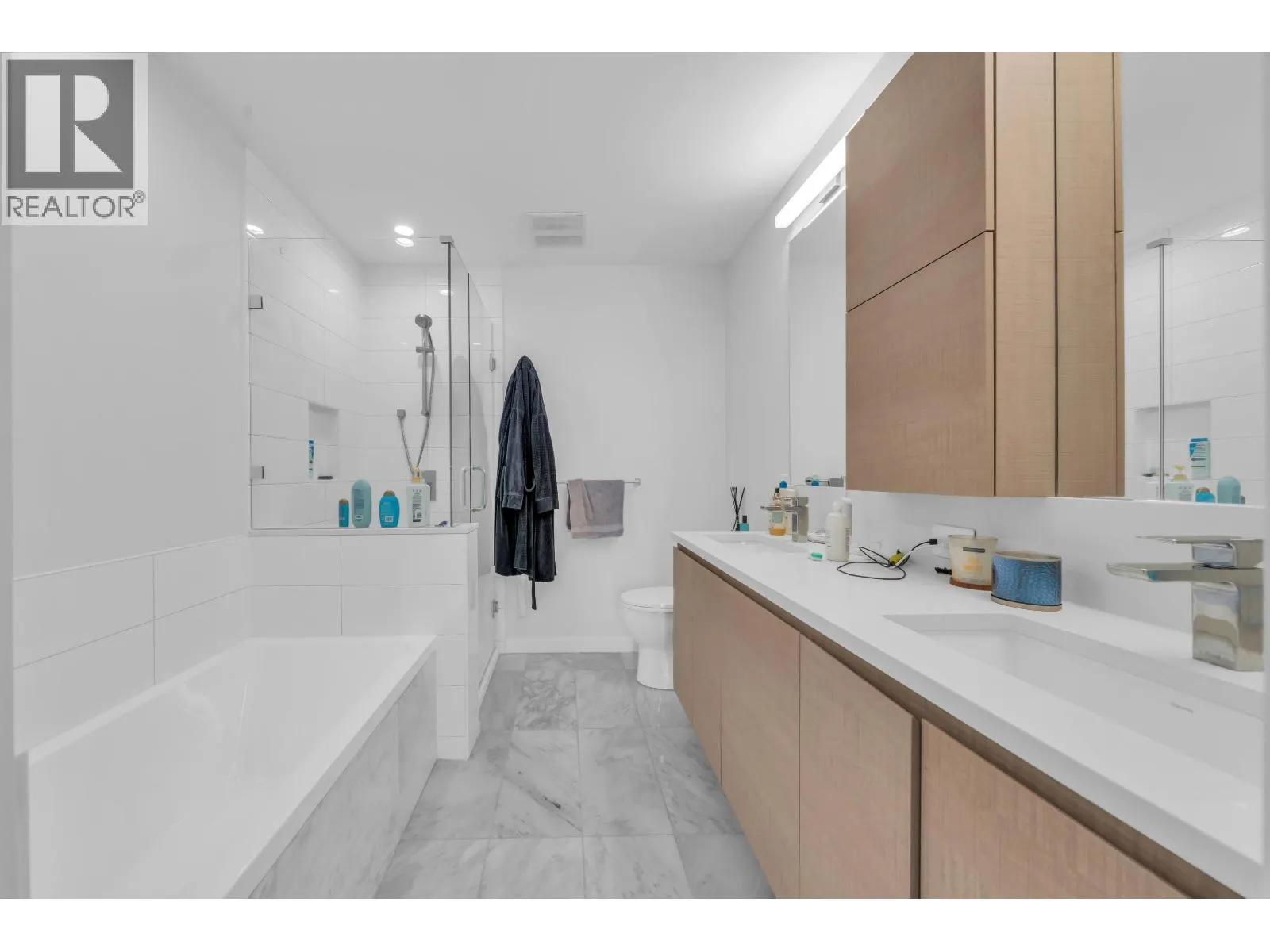 2506 4168 LOUGHEED HIGHWAY