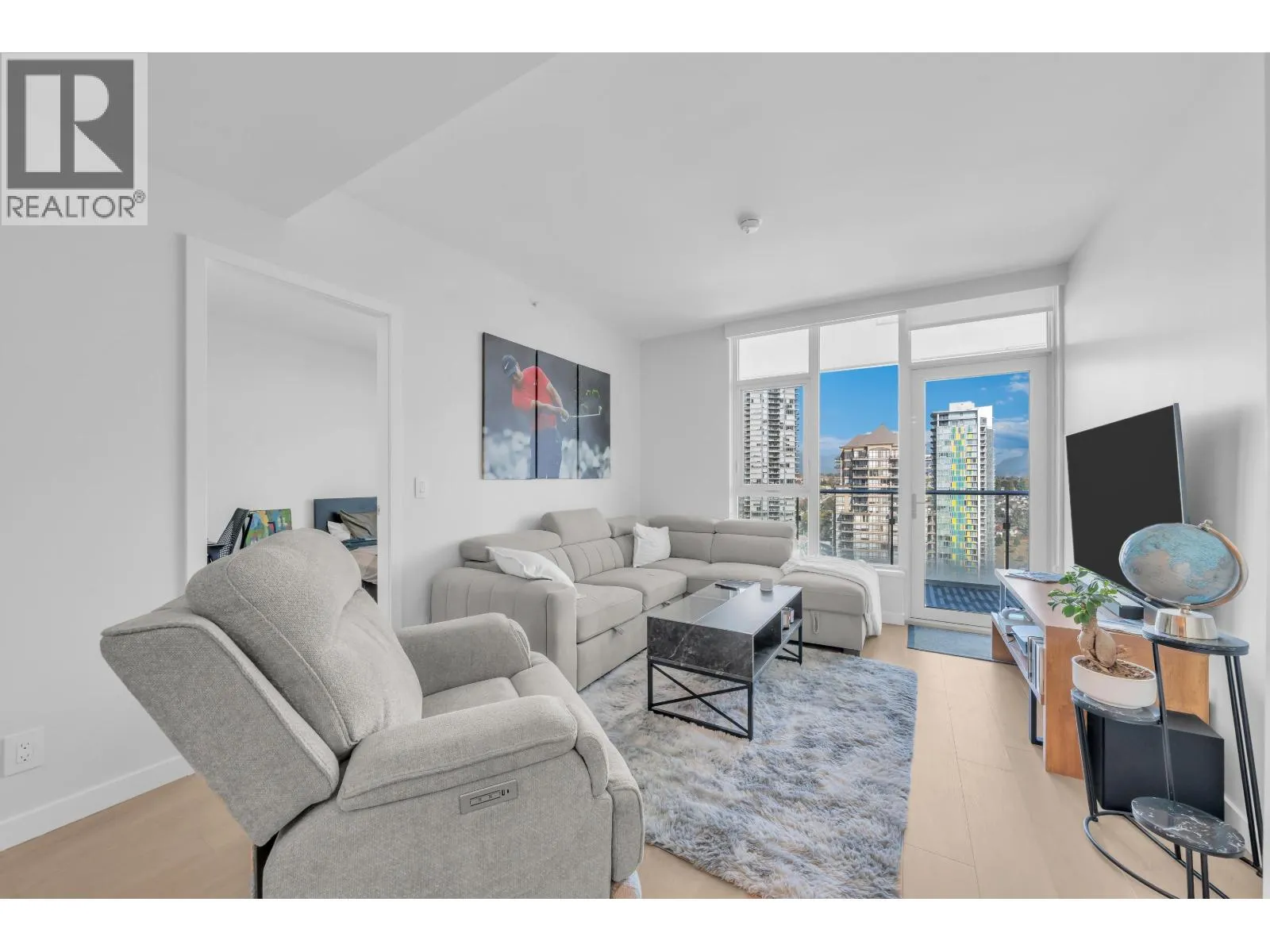 2506 4168 LOUGHEED HIGHWAY