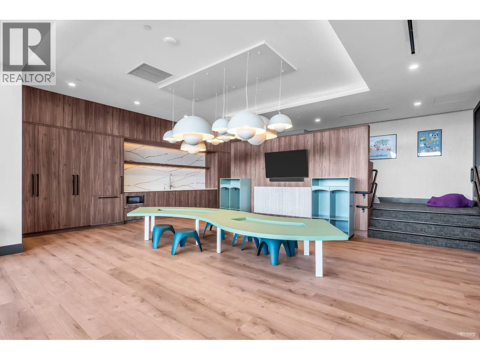 2506 4168 LOUGHEED HIGHWAY